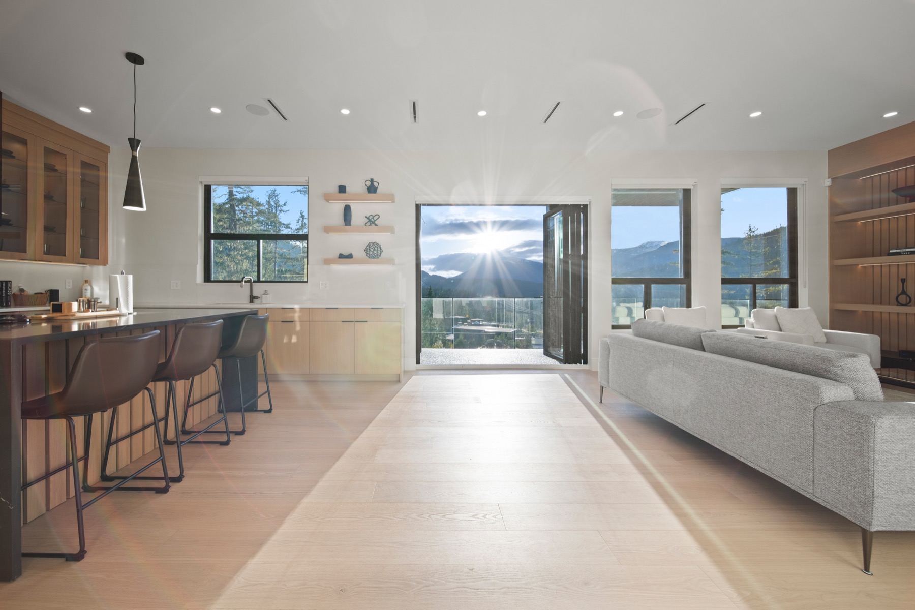 Sunlit contemporary great room with a mountain view